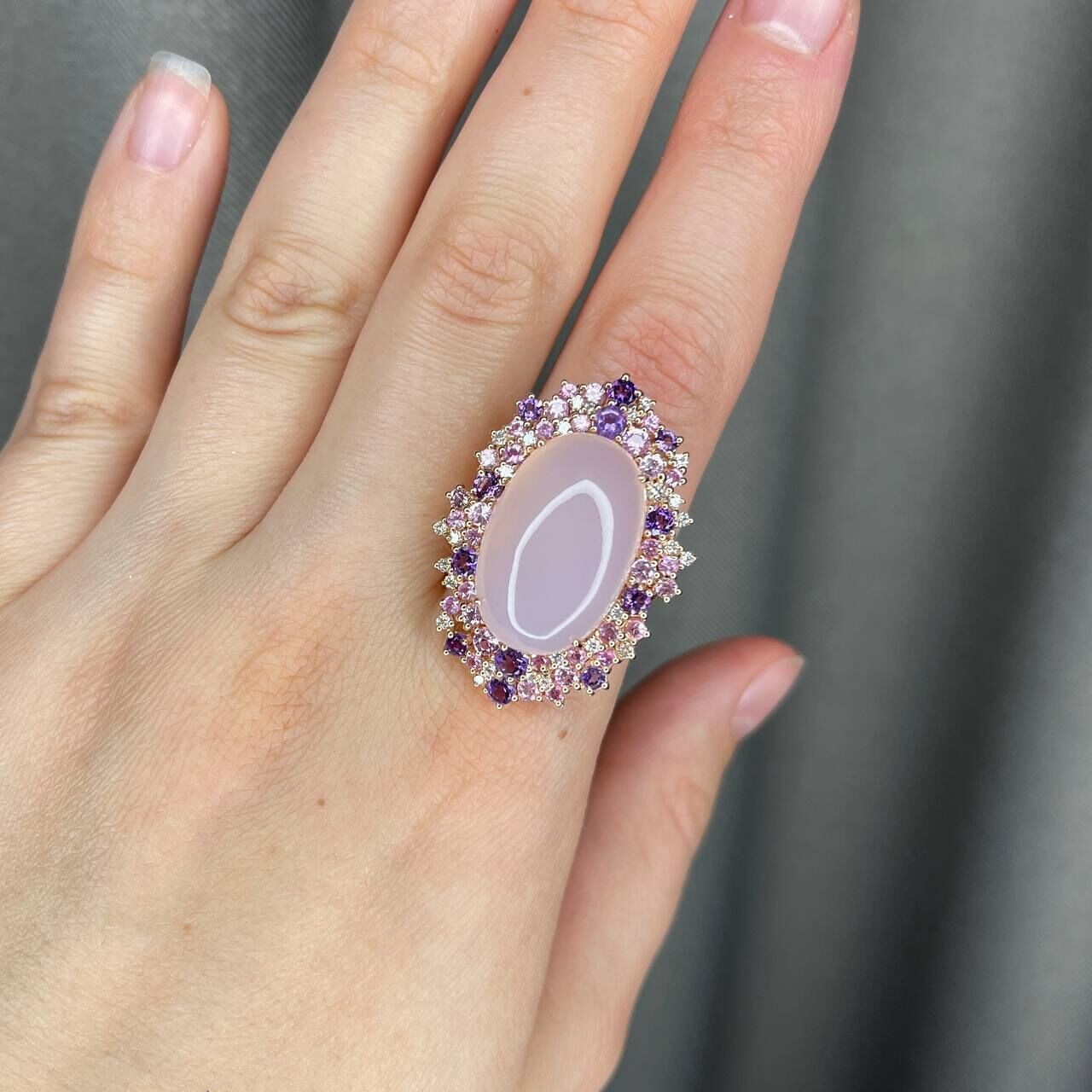 Кольцо из розового золота 585 пробы с кварцем, бриллиантами, сапфирами и аметистами (17,5)