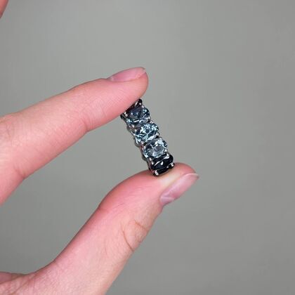 Кольцо из белого золота 585 пробы с шпинелью