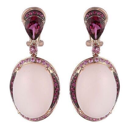 Серьги из розового золота 585 пробы с дублетами кварц-перламутр, рубинами, сапфирами и родолитами
