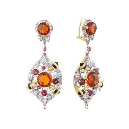 Серьги из золота 750 пробы с бриллиантами, сапфирами, родолитами, цитринами и эмалью