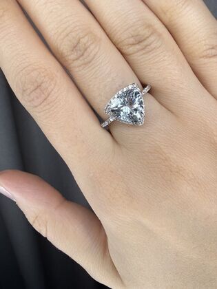 Кольцо из белого золота 585 пробы с бриллиантами и аквамарином (17,5)