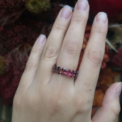 Кольцо из белого золота 585 пробы с шпинелью