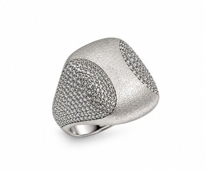 Кольцо из серебра 925 пробы с фианитами (17,5)