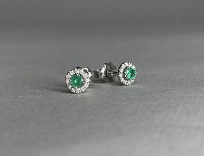 Серьги из белого золота 585 пробы с изумрудами и бриллиантами