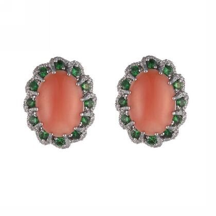 Серьги из белого золота 750 пробы с кораллами, бриллиантами и цаворитами