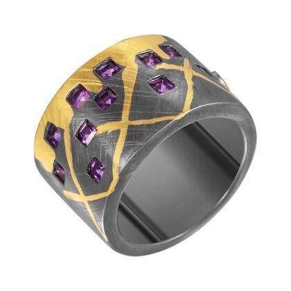Кольцо из серебра 925 пробы с аметистами (17,5)