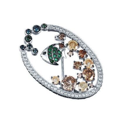 Брошь из белого золота 750 пробы с бриллиантами и изумрудами