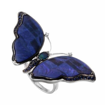 Кольцо из белого золота 750 пробы с опалами австралийскими, бриллиантами и сапфирами (17,25)