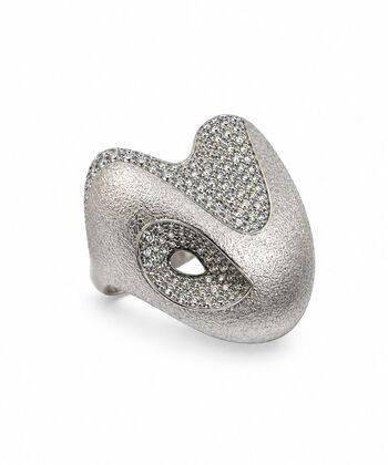 Кольцо из серебра 925 пробы с фианитами (18,5)