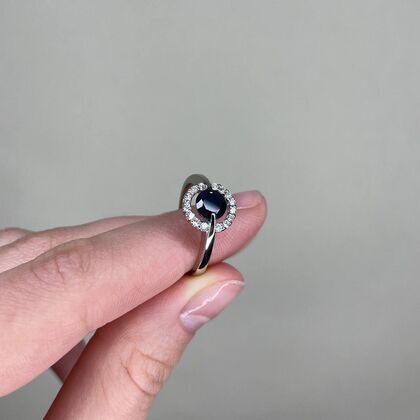 Кольцо из белого золота 750 пробы с сапфиром облагороженным и бриллиантами (17)