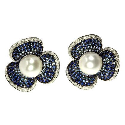 Серьги из белого золота 585 пробы с культивированным жемчугом, бриллиантами и сапфирами