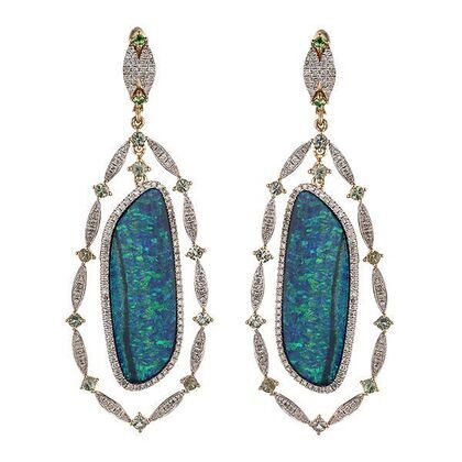 Серьги из золота 750 пробы с опалами австралийскими, бриллиантами, сапфирами и цаворитами