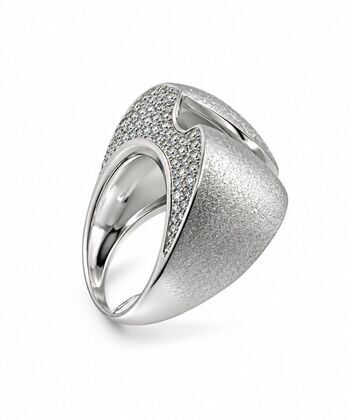 Кольцо из серебра 925 пробы с фианитами (17,5)